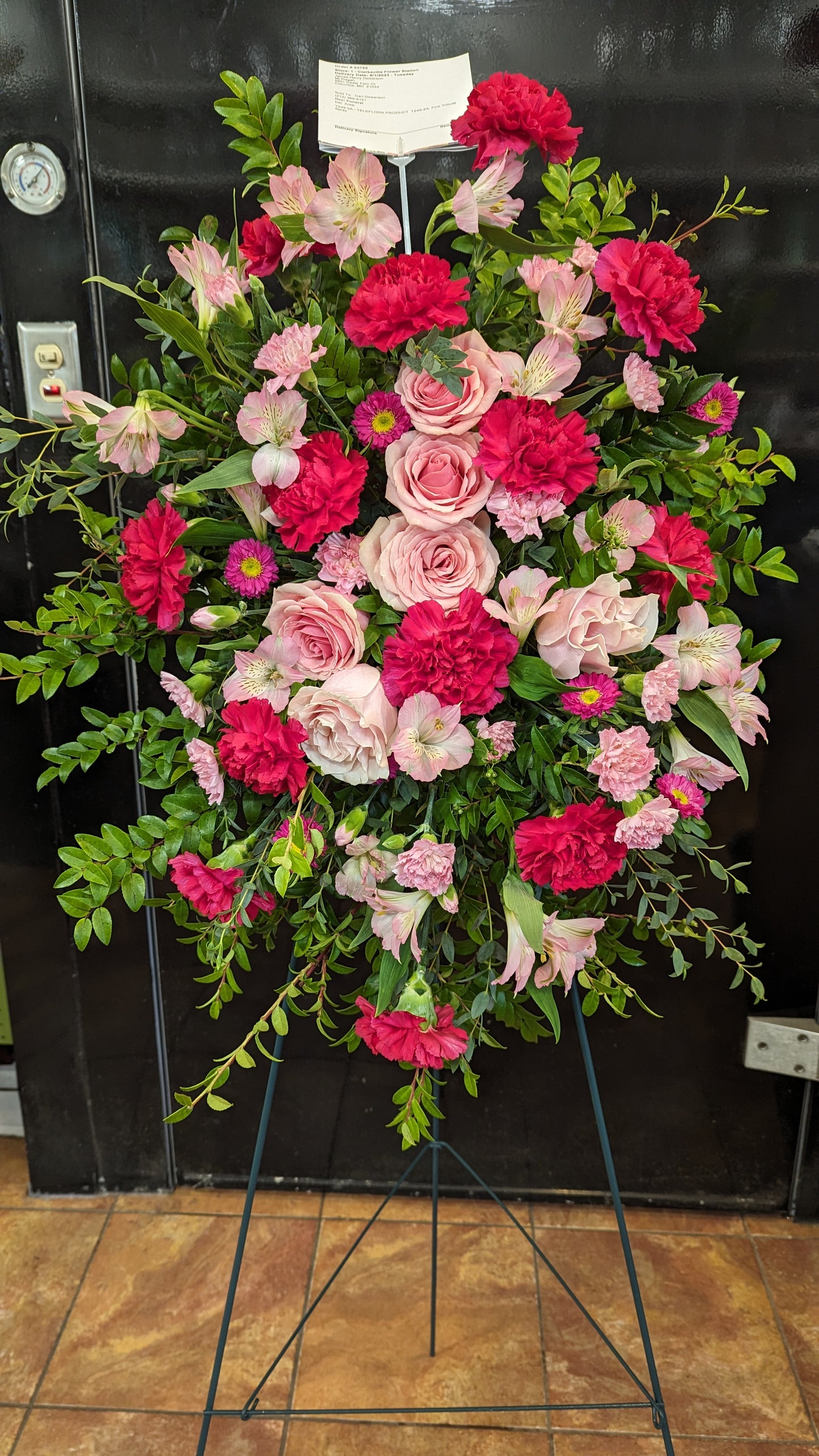 Graceful Tribute Spray