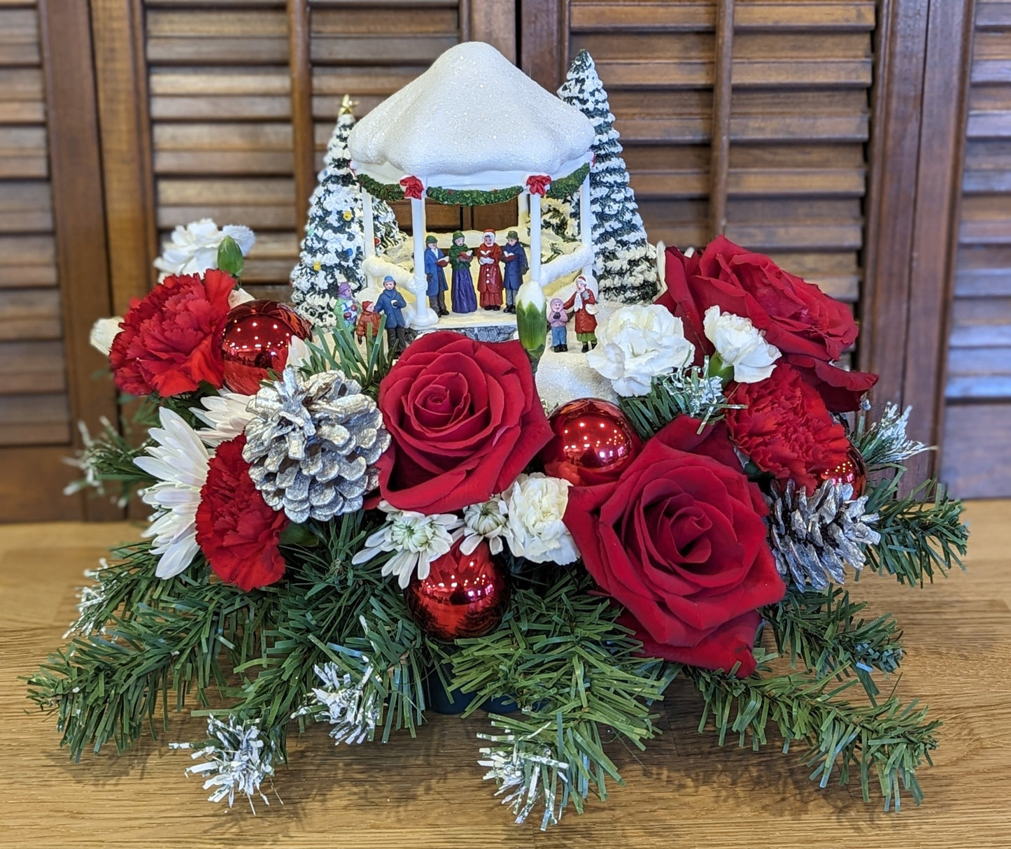 Thomas Kinkade Holiday Arrangement