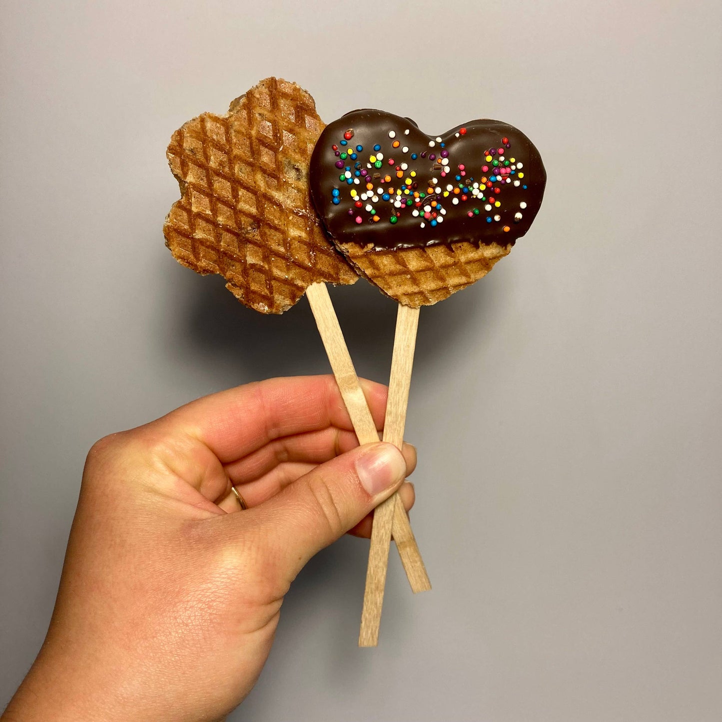 Mini Stroopwafel Lollipops: Chocolate Sprinkle / Heart